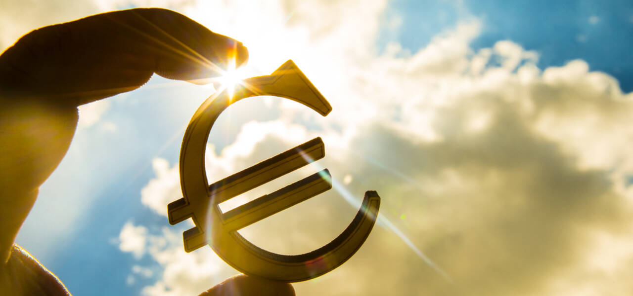 Analisa Kebijakan Moneter Euro Central Bank